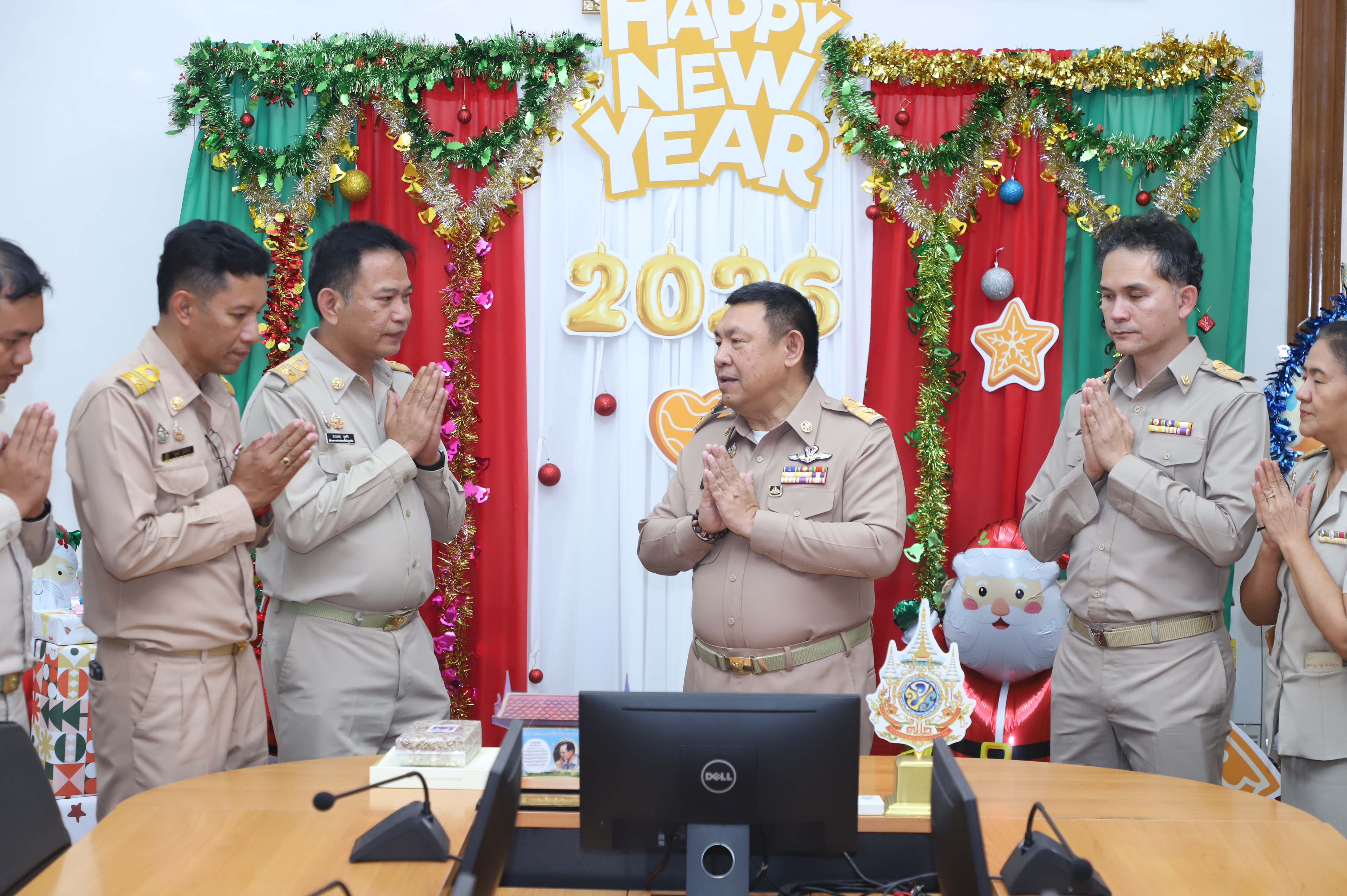 title - ส.ป.ก. ร่วมกัน สวัสดีปีใหม่ ผู้บริหารสำนักงานการปฏิรูปที่ดินเพื่อเกษตรกรรม พร้อมรับพรต้อนรับปีใหม่ 2569